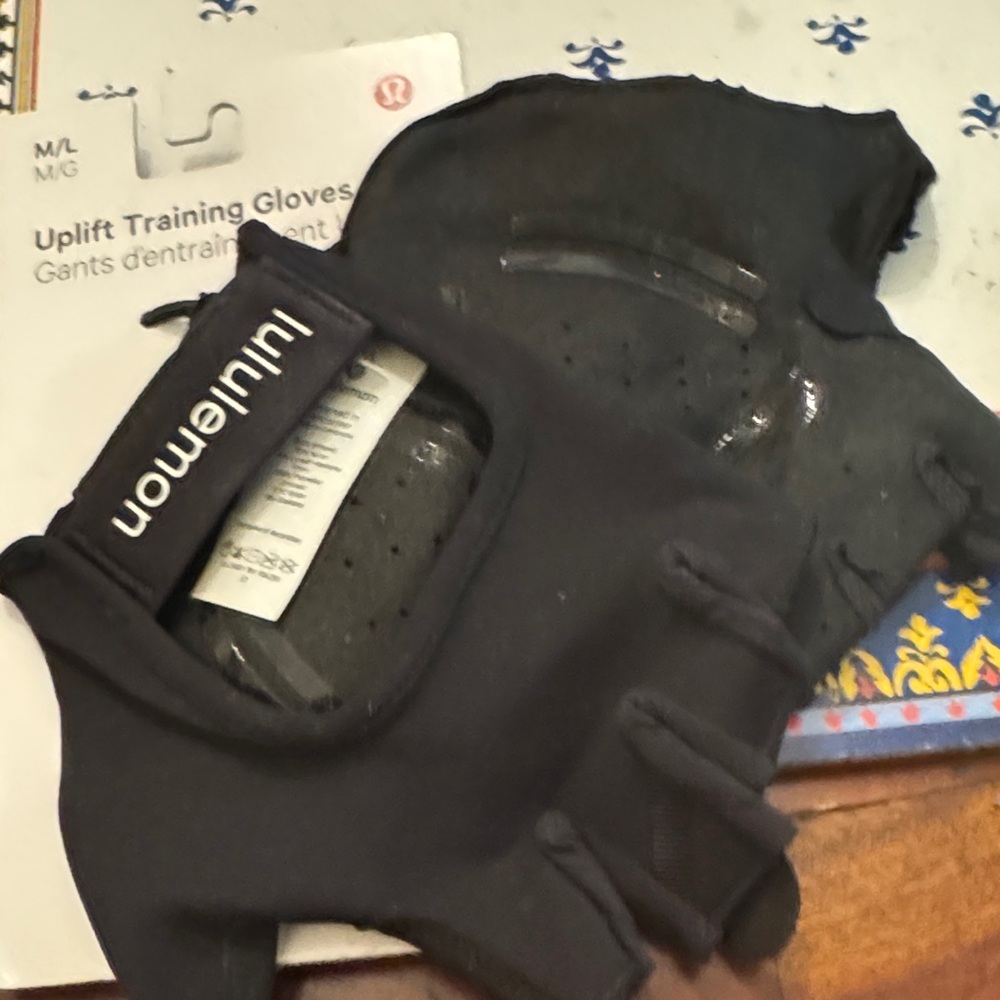 Lululemon Black Uplift Training Gloves